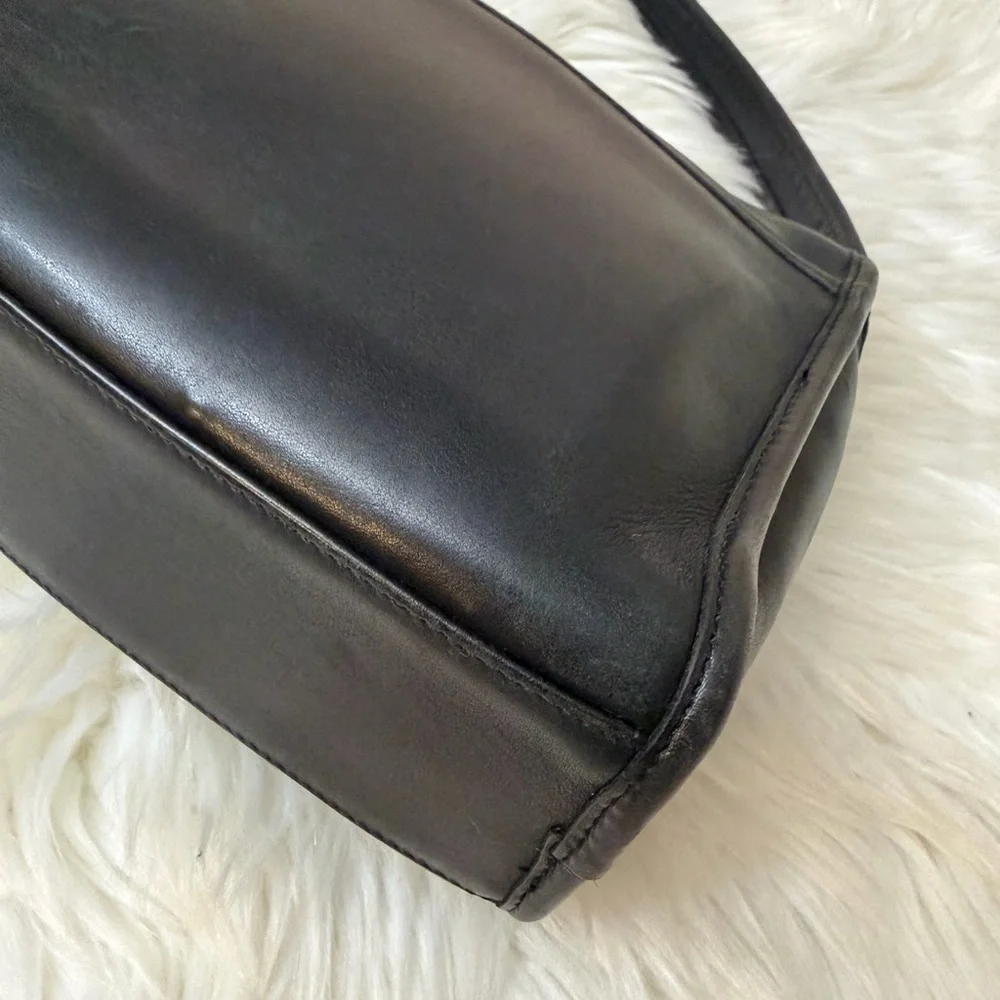 Vintage Coach # 9054 Black Glove-leather Shoulder Bag